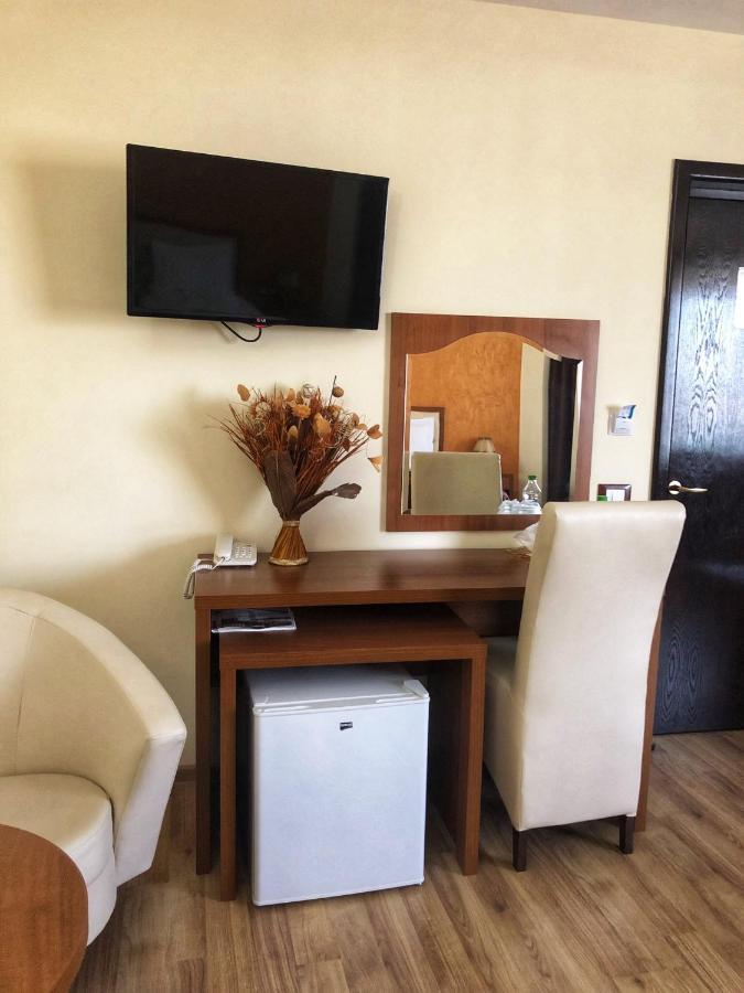Hotel Crystal Palace Râmnicu Vâlcea Kültér fotó