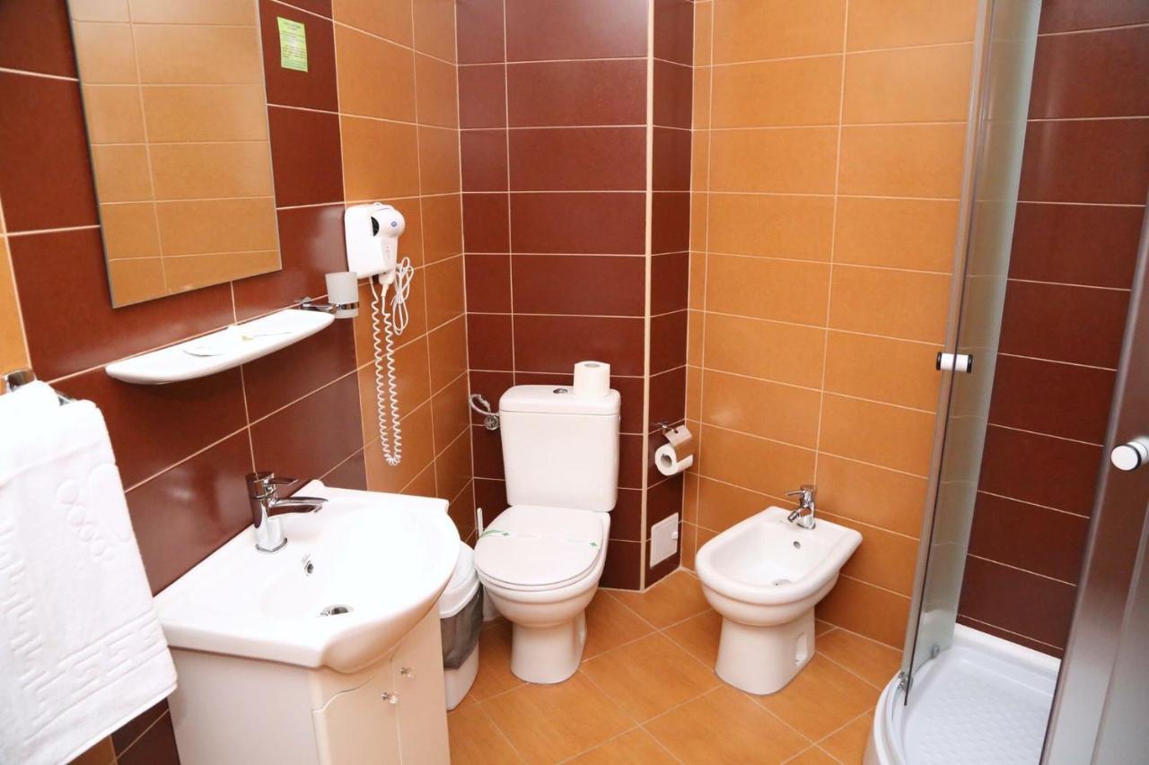 Hotel Crystal Palace Râmnicu Vâlcea Kültér fotó